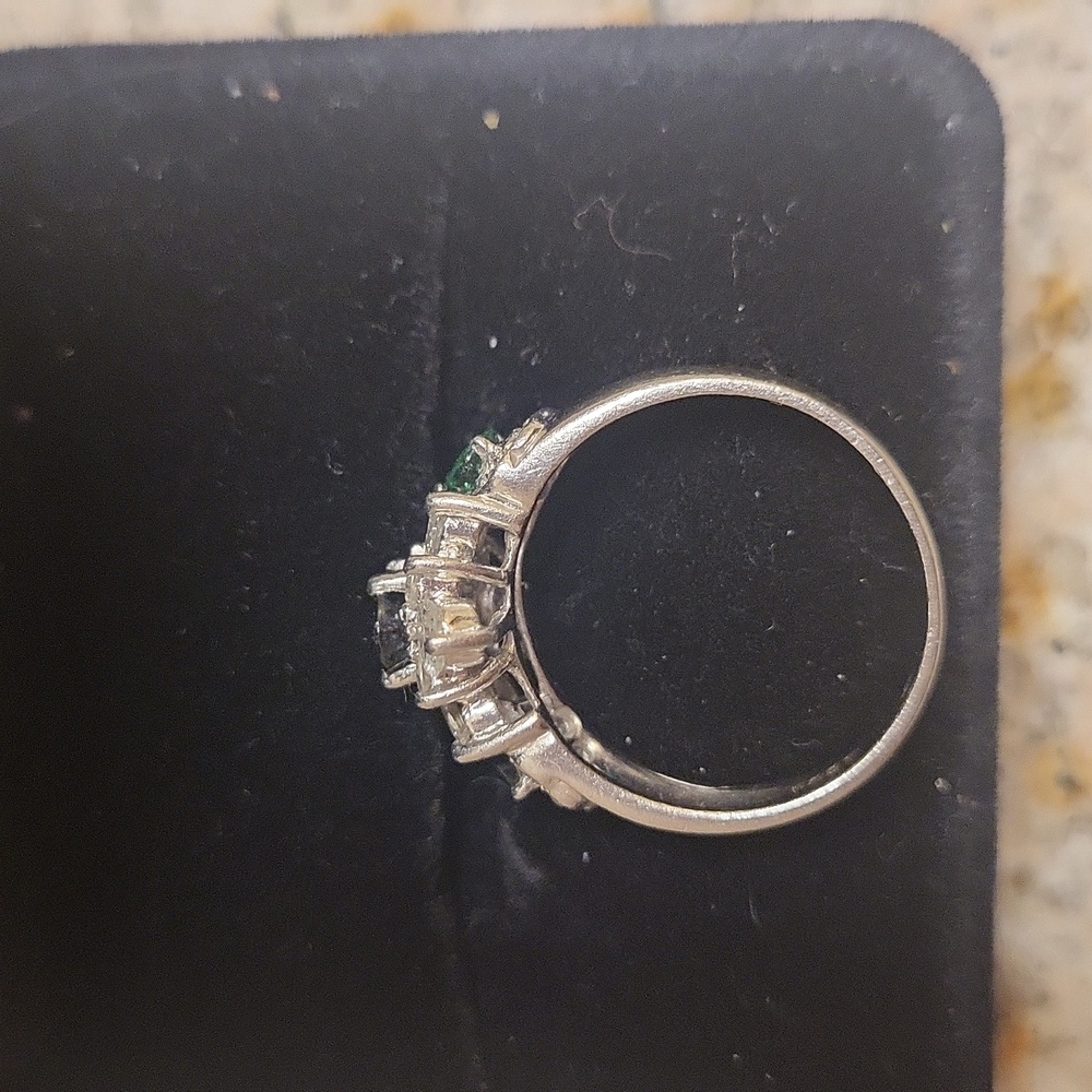 Tsavorite diamond ring In Platinum - Picture 3 of 10